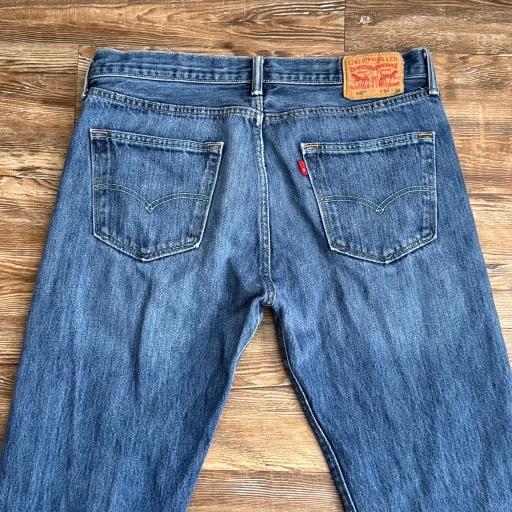 Levis 501 Original Fit Blue Jeans Mens 34x36 Medium Wash Button Fly Straight Leg